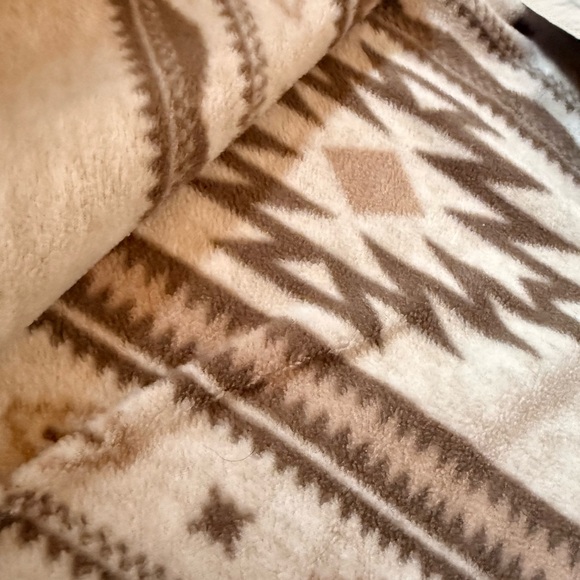 Aztec Pattern Women's Jacket - Cream and Brown - Picture 3 of 5